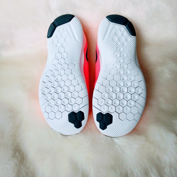 Nike Flex Experience RN Womens Sneakers - Picture 4 of 8